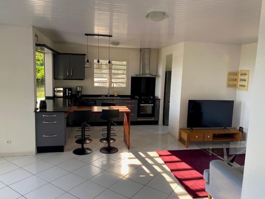 Les Terrasses De Maelle - Jolie Villa F4 Vue Mer Riviere-Salee ภายนอก รูปภาพ